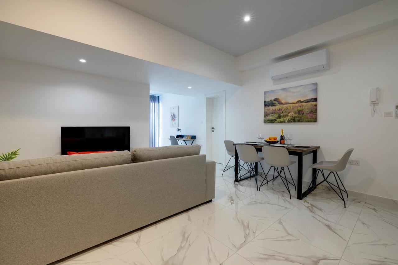 Location 2 Bedroom With Terrace